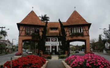 Passeio de alta temporada para POMERODE - CIDADE MAIS ALEMÃ DO BRASIL - Privativo 