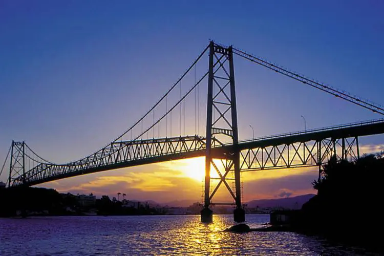 Visite Ponte Hercílio Luz - Florianópolis com a Itaguasul